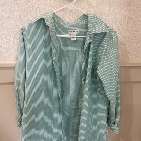 Ann Taylor Green Pin-Striped Shirt Size Medium - Picture 4 of 6